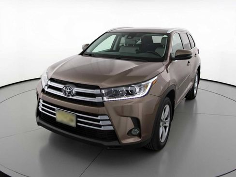 Used 2017 Toyota Highlander Limited image 1