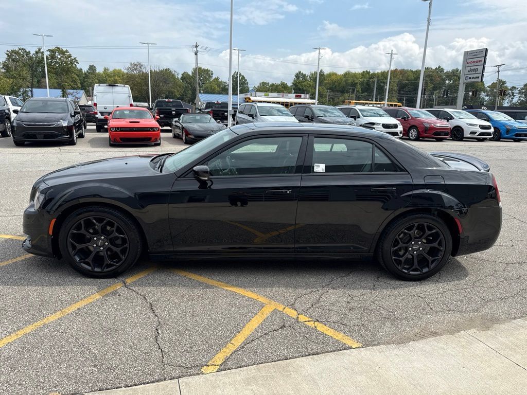 Used 2020 Chrysler 300 S w/ 300S Premium Group RWD image 9