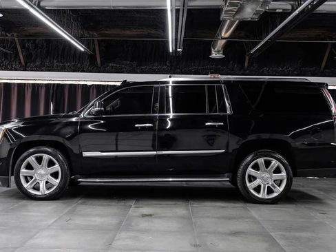 Used 2020 Cadillac Escalade ESV Luxury RWD image 16