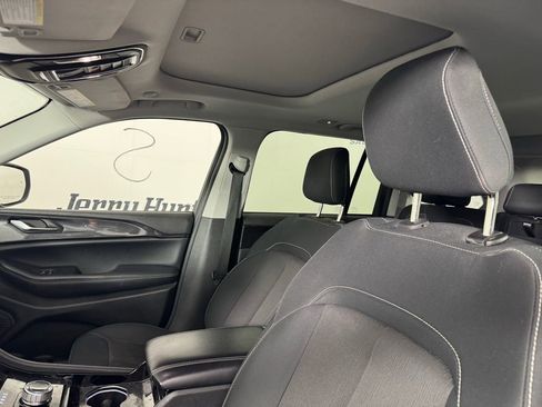 Used 2023 Jeep Grand Cherokee Laredo w/ Luxury Tech Group I AWD/4WD image 4