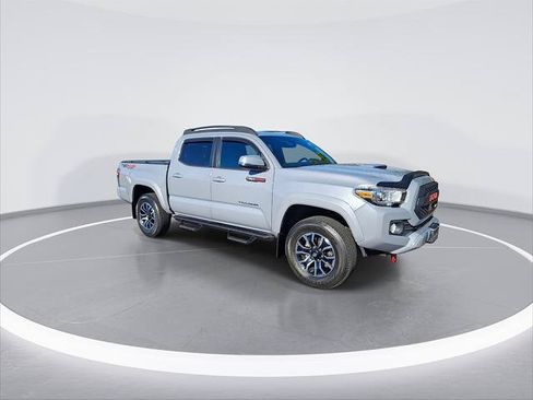 Certified 2020 Toyota Tacoma TRD Sport w/ TRD Premium Sport Package AWD/4WD image 3
