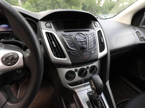 Used 2014 Ford Focus SE FWD image 17