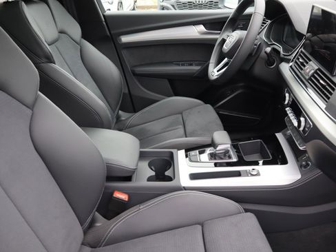 Used 2024 Audi Q5 e Premium Plus w/ Premium Plus Package image 13