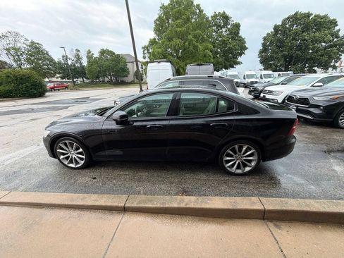 Used 2019 Volvo S60 T5 Momentum w/ Multimedia Package FWD image 5