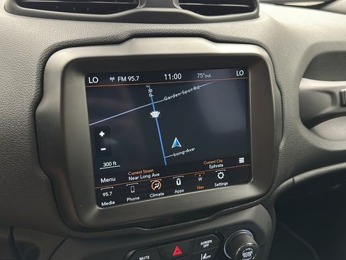 Used 2021 Jeep Renegade Latitude AWD/4WD image 19