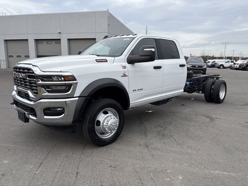 New 2025 RAM 5500 4x4 Crew Cab image 5