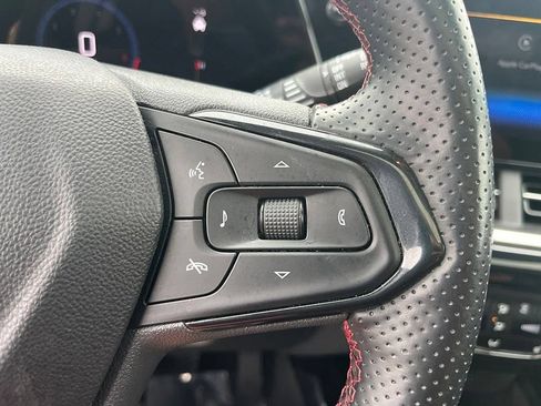 Certified 2024 Chevrolet Trax RS w/ Sunroof Package FWD image 27