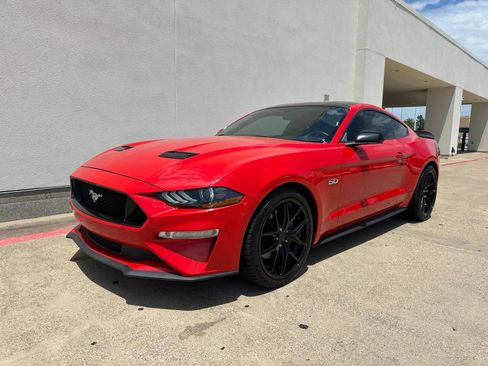 Used 2019 Ford Mustang GT RWD image 3