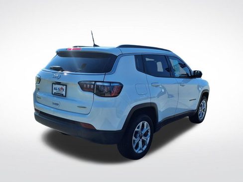 Used 2025 Jeep Compass Latitude AWD/4WD image 9