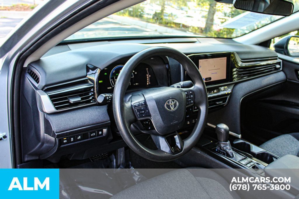 Used 2025 Toyota Camry LE FWD image 21