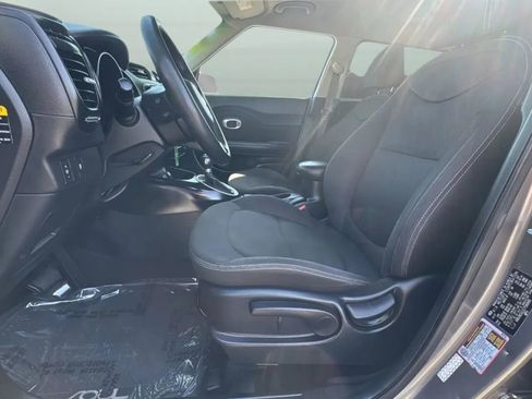 Used 2018 Kia Soul FWD image 25