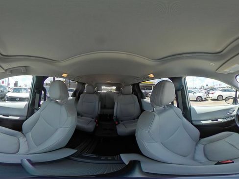 Used 2025 Toyota Sienna XLE FWD image 45