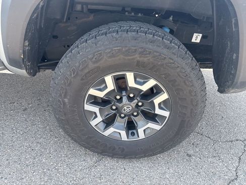 Used 2023 Toyota Tacoma TRD Off-Road w/ Advanced Technology Package image 12
