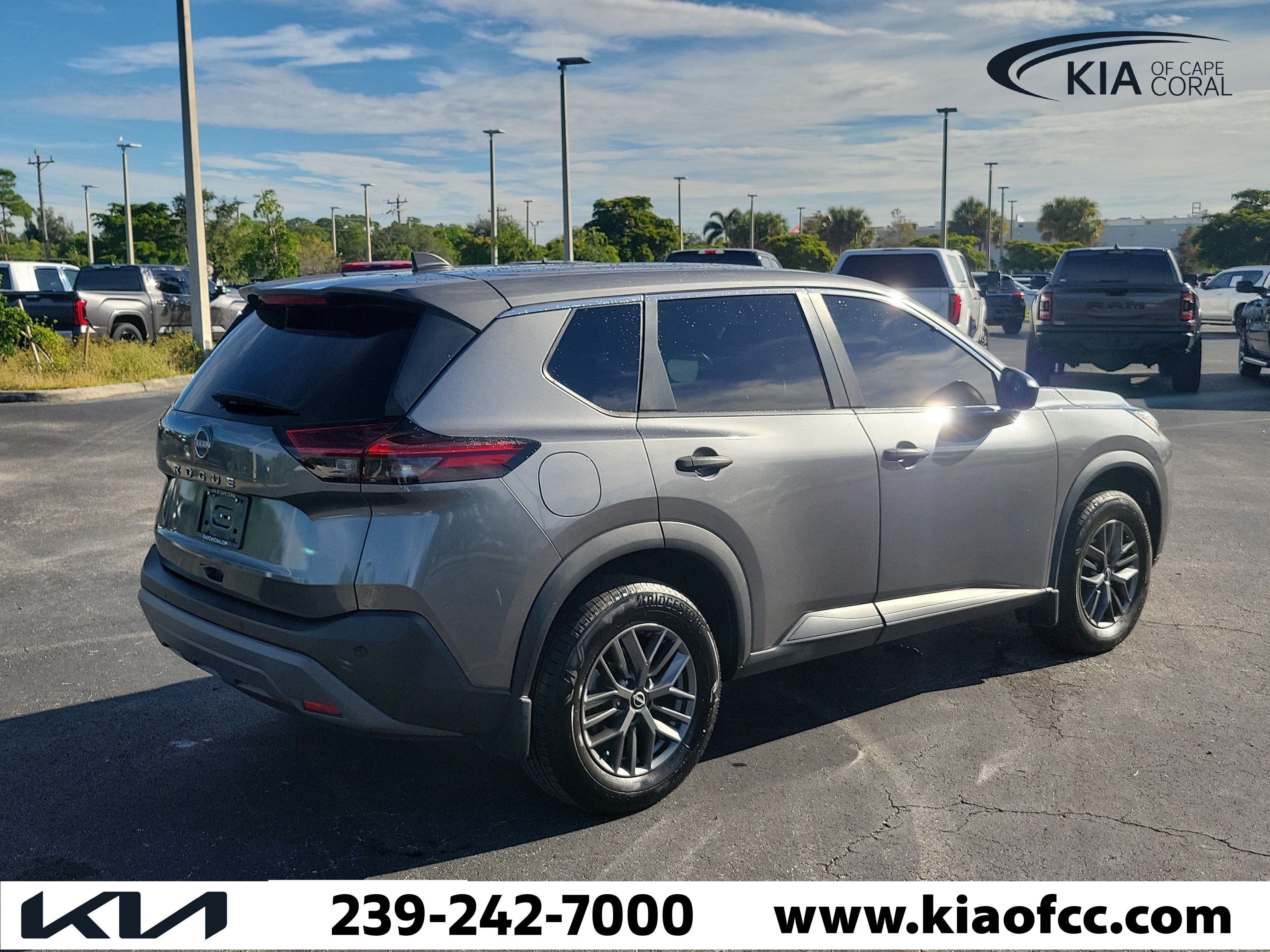 Used 2022 Nissan Rogue S FWD image 6