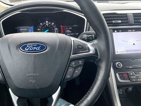 Used 2019 Ford Fusion SEL image 16