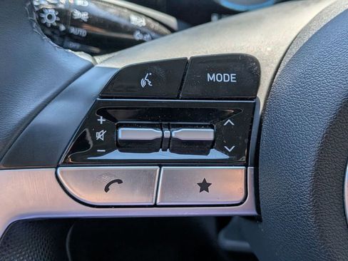 Used 2025 Hyundai Elantra Limited FWD image 21