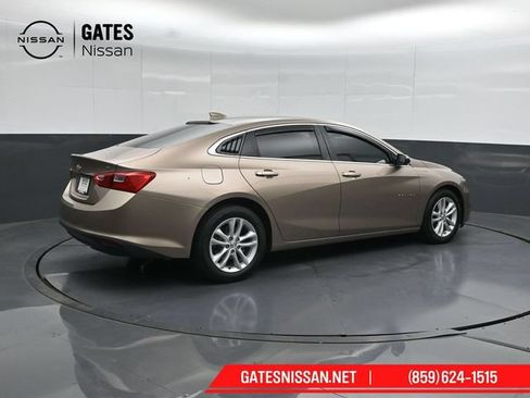 Used 2018 Chevrolet Malibu LT FWD image 2