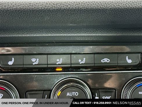 Used 2021 Volkswagen Tiguan SE image 19