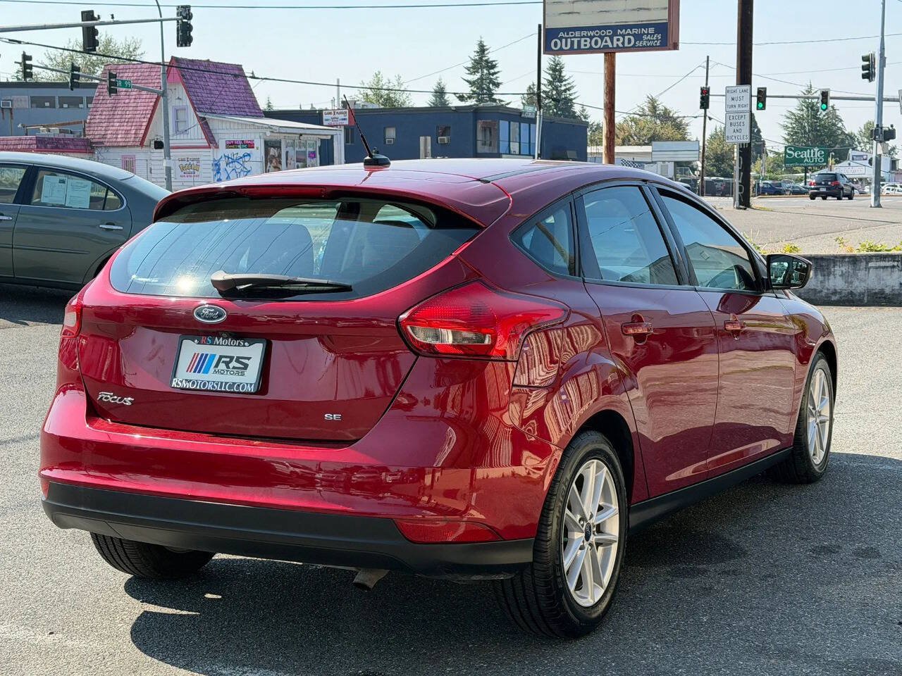 Used 2017 Ford Focus SE w/ Cold Weather Package FWD image 5