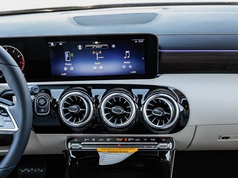 New 2026 Mercedes-Benz CLA 250 image 11