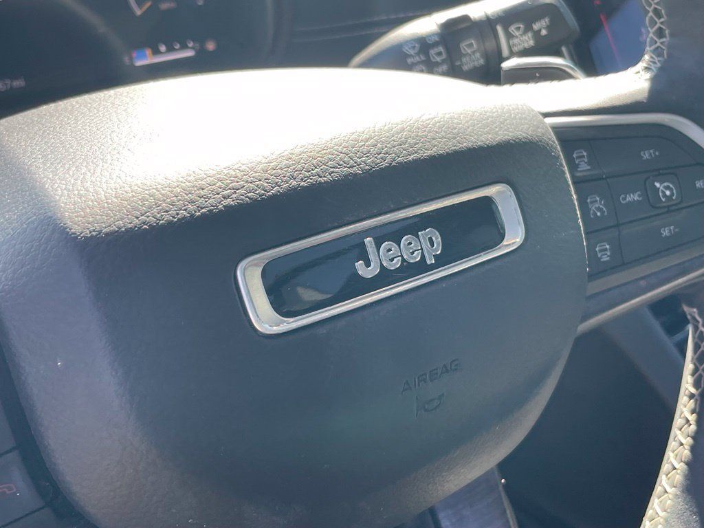 Used 2021 Jeep Grand Cherokee L Limited AWD/4WD image 6