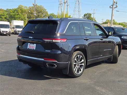 Used 2022 Jeep Grand Cherokee Overland w/ MOPAR Finishing Package image 12