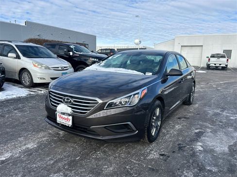 Used 2017 Hyundai Sonata SE image 4