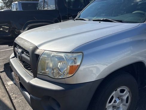 Used 2011 Toyota Tacoma 2WD Access Cab w/ Convenience Pkg image 2