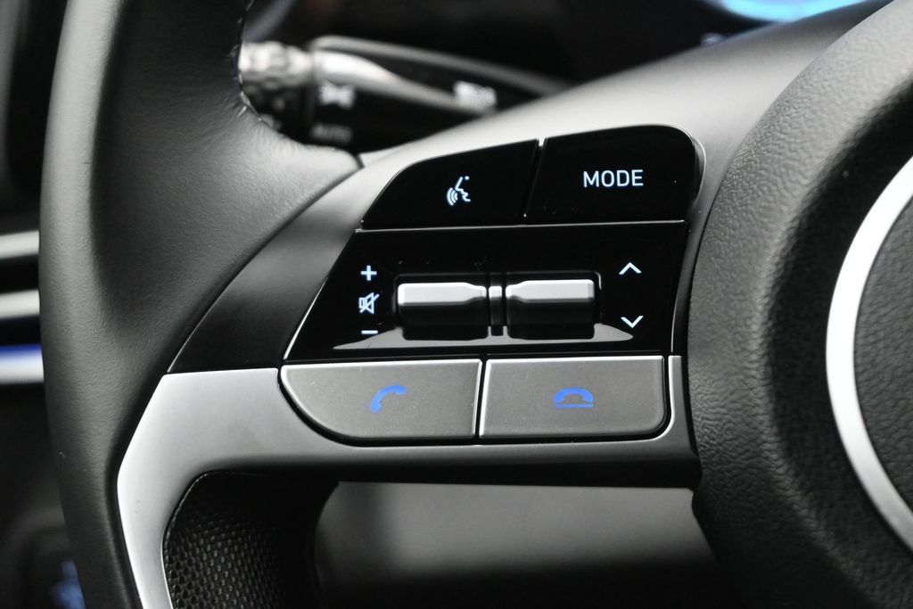 Used 2022 Hyundai Elantra Limited FWD image 8