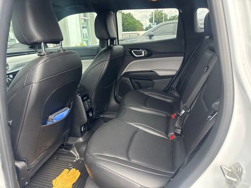 Certified 2025 Jeep Compass Limited AWD/4WD image 3
