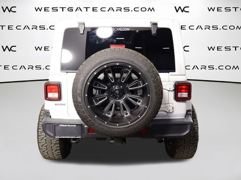 Used 2018 Jeep Wrangler Unlimited Sahara AWD/4WD image 4