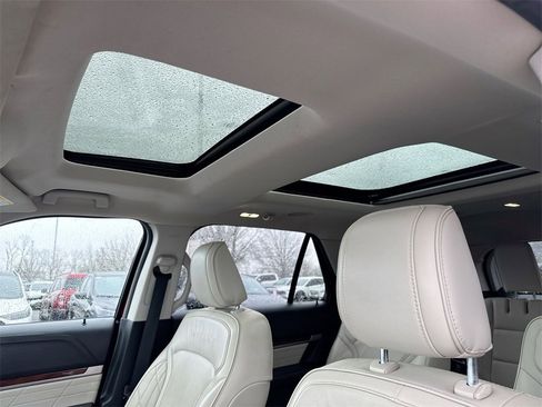 Used 2019 Ford Explorer Platinum image 20