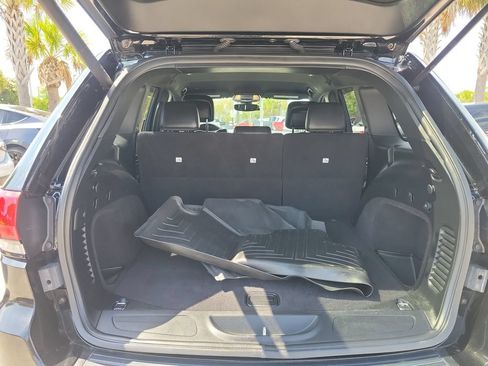 Used 2019 Jeep Grand Cherokee Altitude RWD image 29