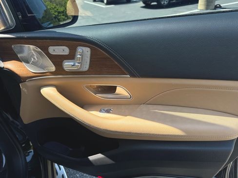 Used 2024 Mercedes-Benz GLS 450 4MATIC image 35