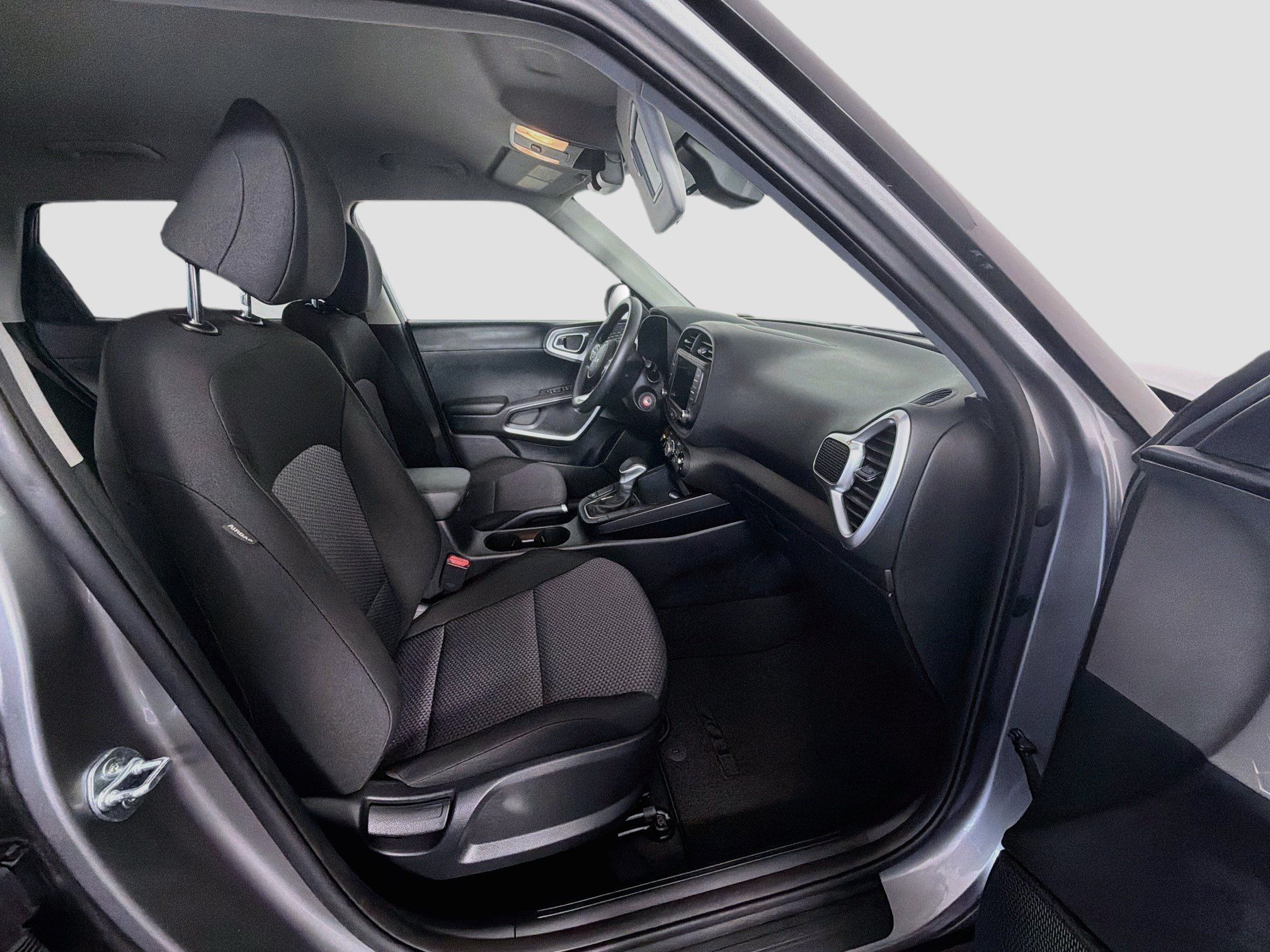 Used 2025 Kia Soul LX w/ LX Technology Package FWD image 29