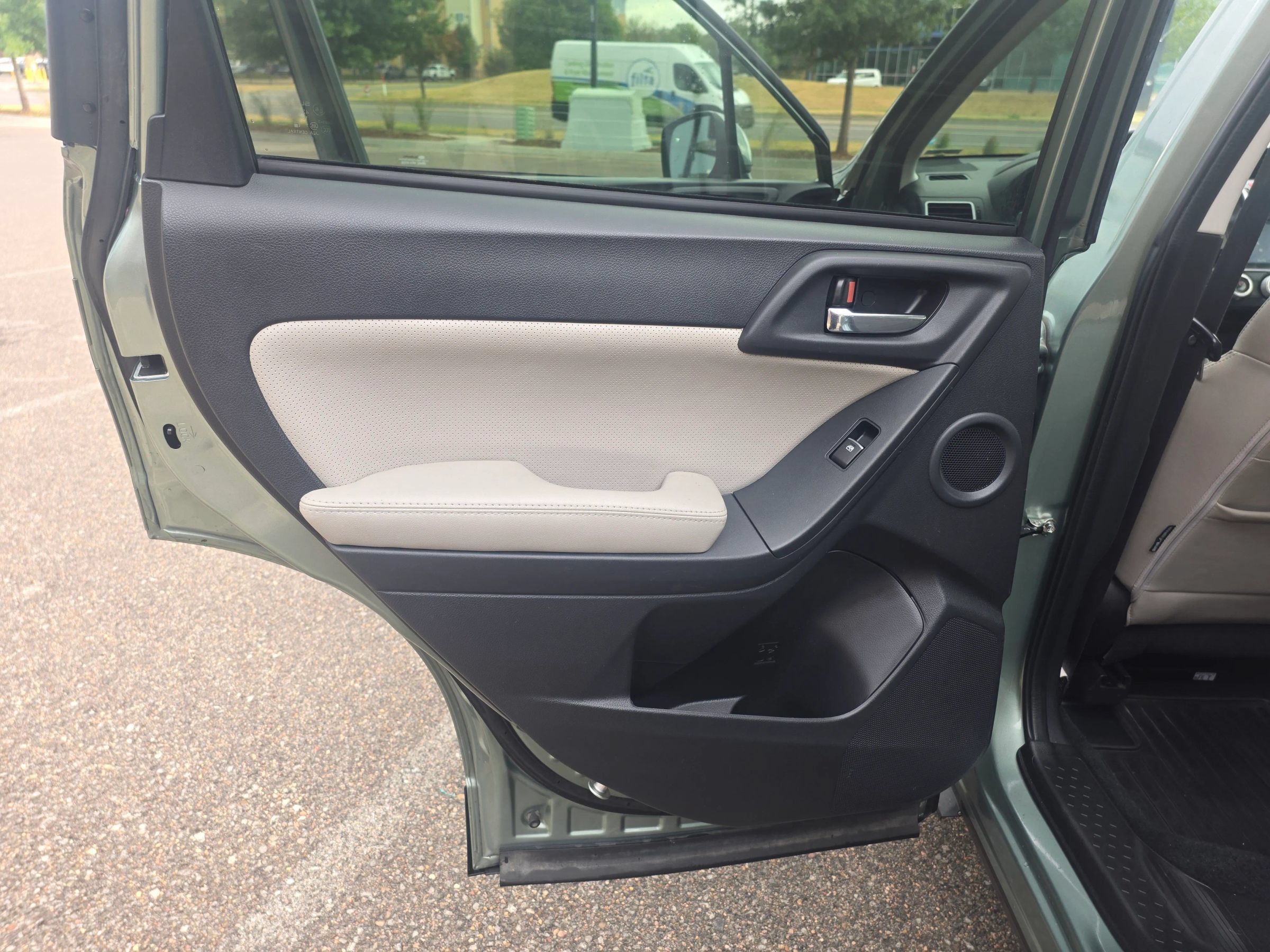 Used 2017 Subaru Forester 2.5i Limited AWD/4WD image 29