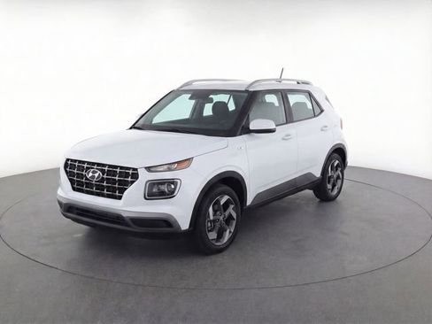 Used 2024 Hyundai Venue Limited image 1