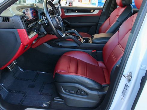 Used 2024 Porsche Cayenne S AWD/4WD image 15