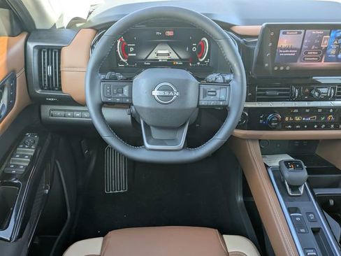 New 2026 Nissan Pathfinder Platinum image 18