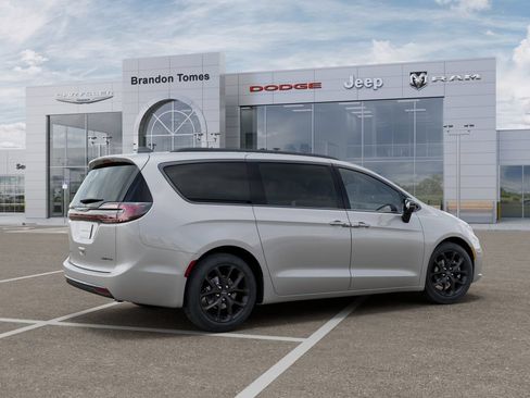 New 2026 Chrysler Pacifica Limited w/ S Appearance Package FWD image 4