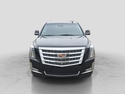 Used 2019 Cadillac Escalade Luxury w/ LPO, Radiant Package AWD/4WD image 3