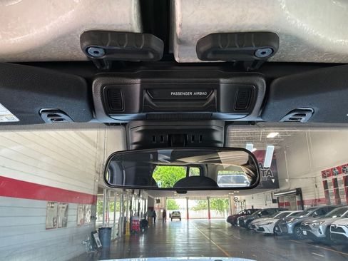 Used 2025 Jeep Wrangler Unlimited Sport AWD/4WD image 15