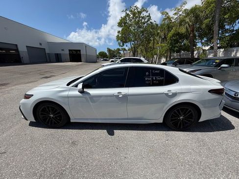 Used 2024 Toyota Camry XSE FWD image 4