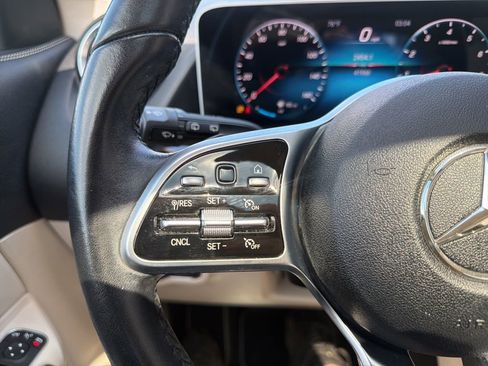 Used 2021 Mercedes-Benz GLA 250 4MATIC image 30
