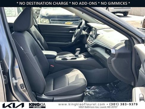 Used 2025 Nissan Altima 2.5 SV FWD image 16