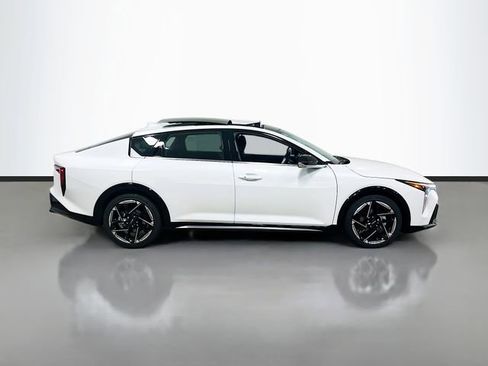 New 2025 Kia K4 GT-Line image 8