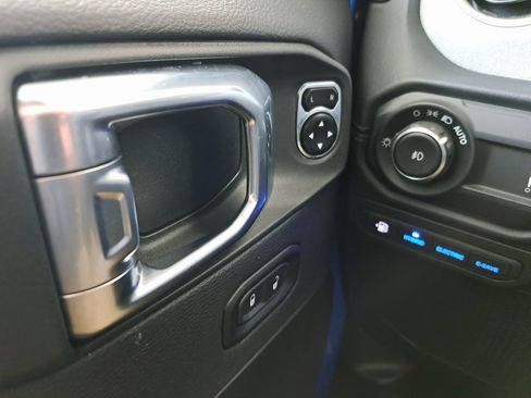 Used 2024 Jeep Wrangler Unlimited Sahara image 21