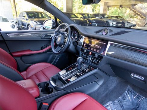 Used 2023 Porsche Macan Turbo image 56