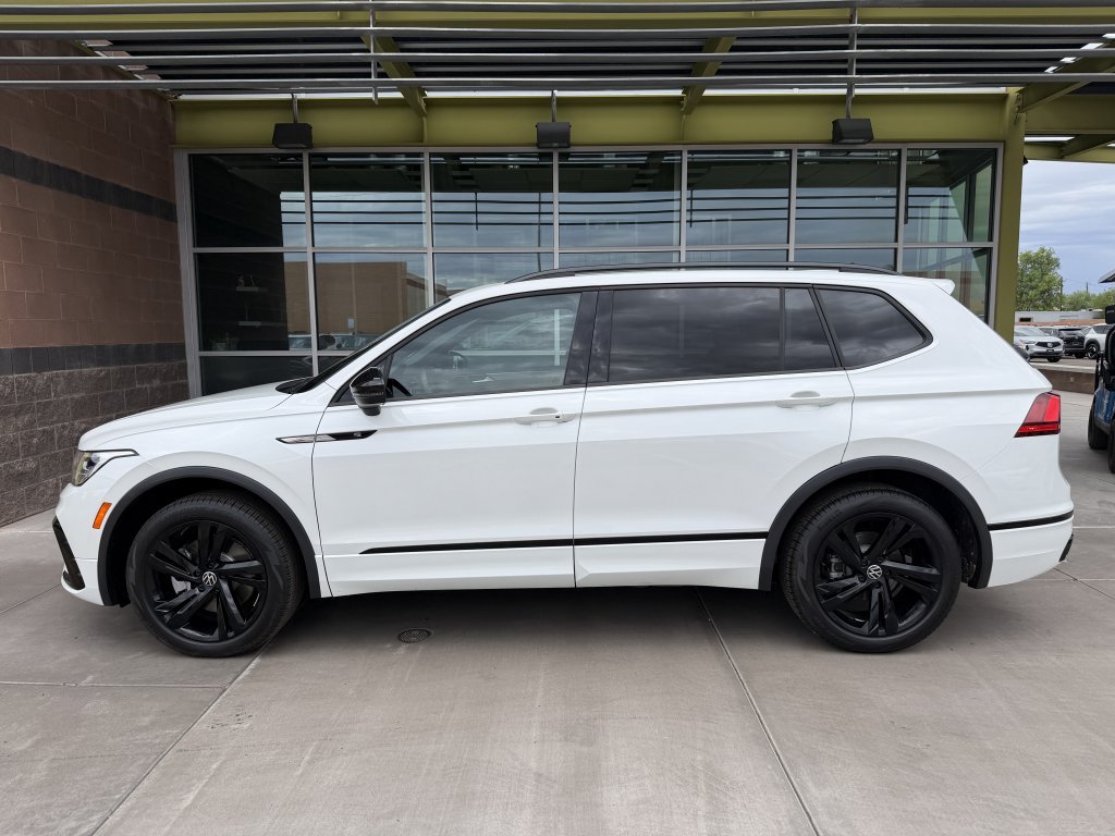 Used 2024 Volkswagen Tiguan SE R-Line FWD image 7