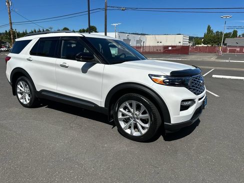 Used 2024 Ford Explorer Platinum w/ Technology Package AWD/4WD image 9